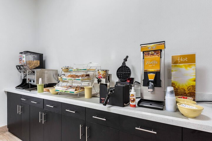 Breakfast/Coffee Service 21 of 28