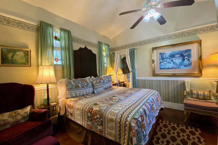 Room 30 of 47