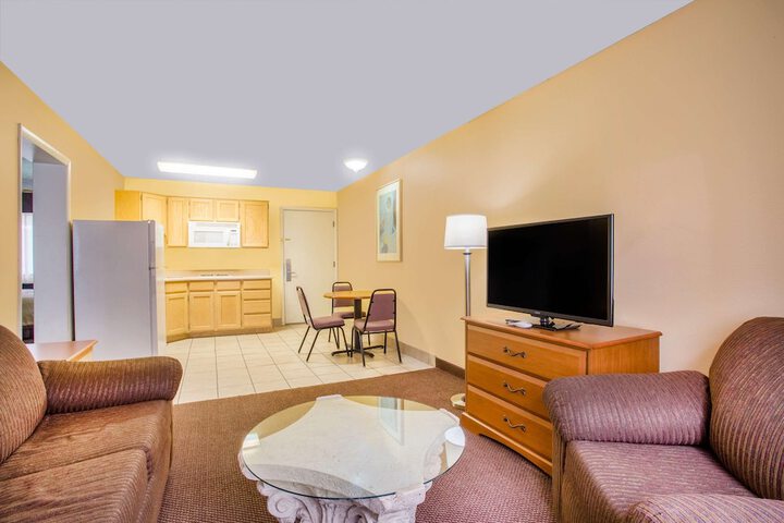 Room 7 of 19