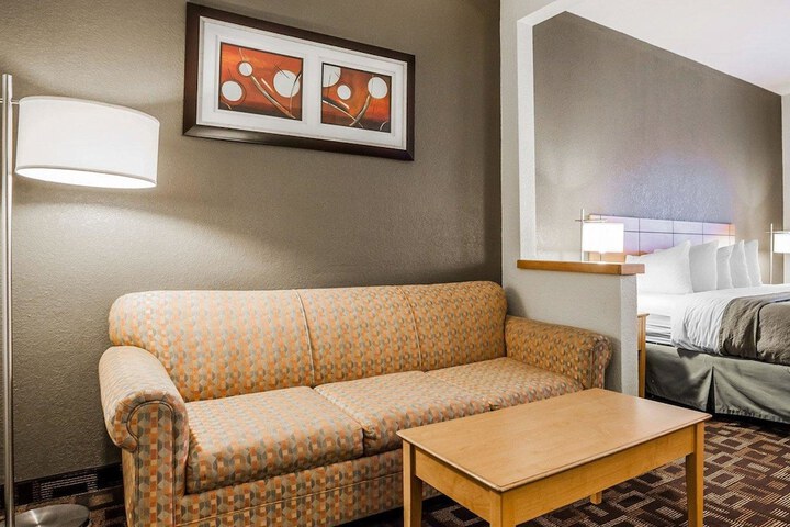 Room 14 of 32