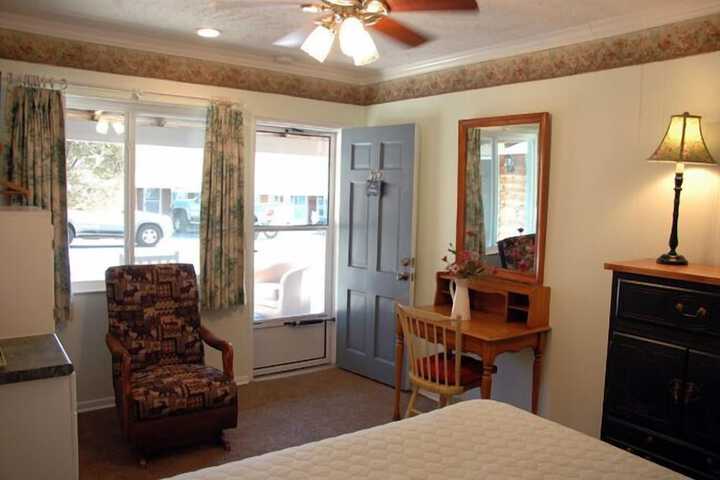 Room 93 of 191