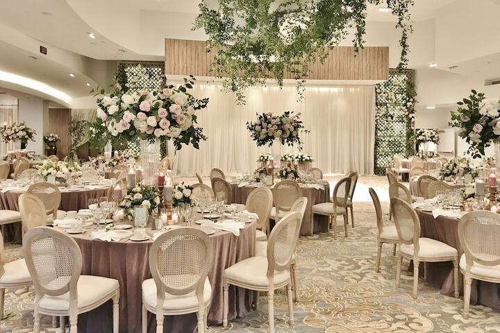 Ballroom/Hall 221 of 266
