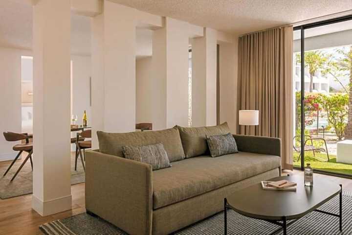 Room 10 of 27