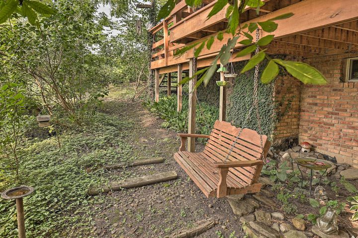 Serene Lodi Escape w / Deck: Boat Hike & Sip!