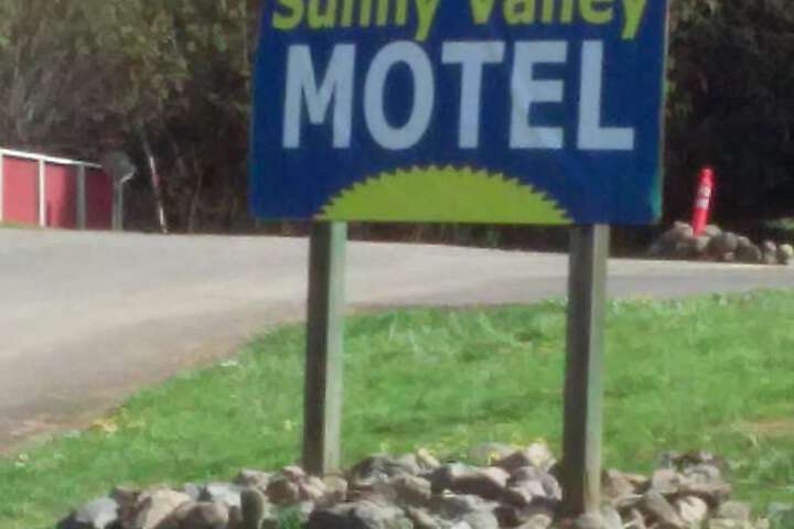 Sunny Valley Motel