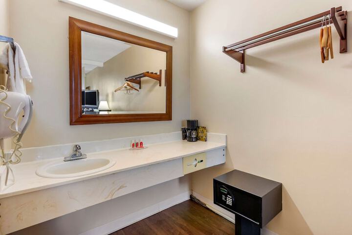 Room 19 of 33