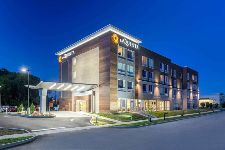 Hotel 4 of 50