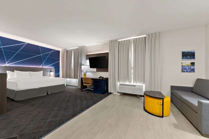 Room 15 of 32