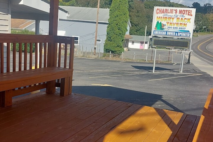 Charlies Motel