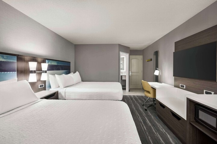 Room 10 of 36