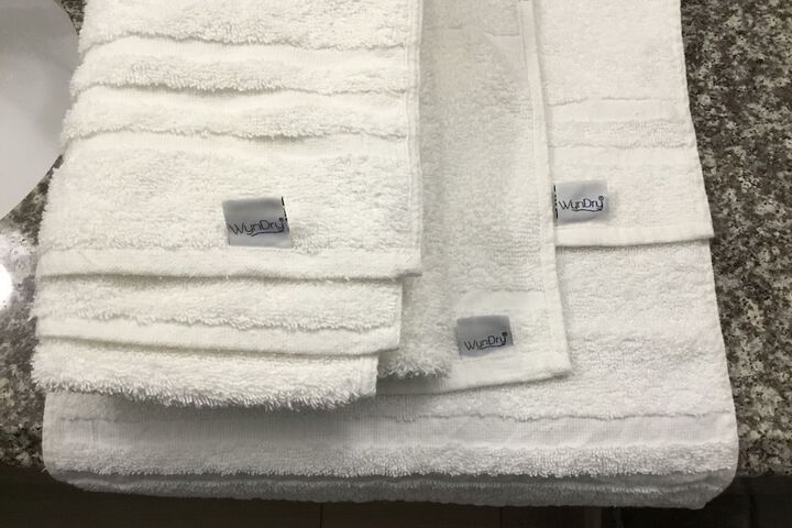 Days Inn & Suites by Wyndham Huntsville