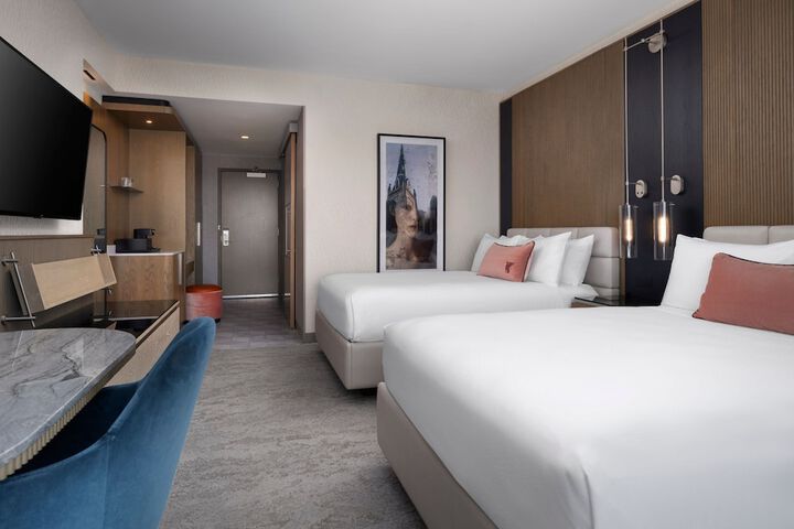 Room 32 of 84