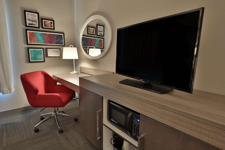 Room 28 of 49