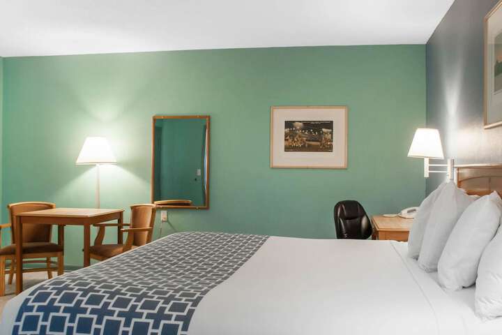 Econo Lodge South
