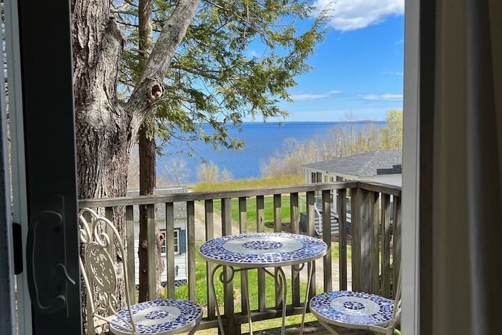 High Tide Inn