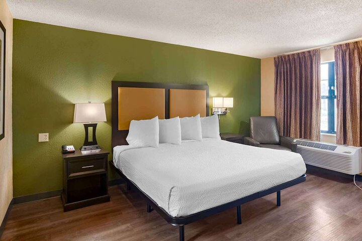 Room 21 of 33