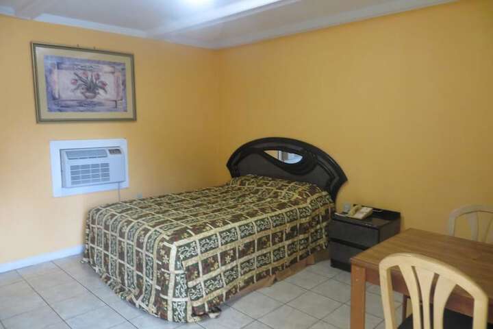 Room 10 of 13