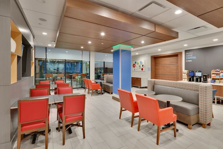 Holiday Inn Express & Suites Fort Worth North - Northlake by IHG