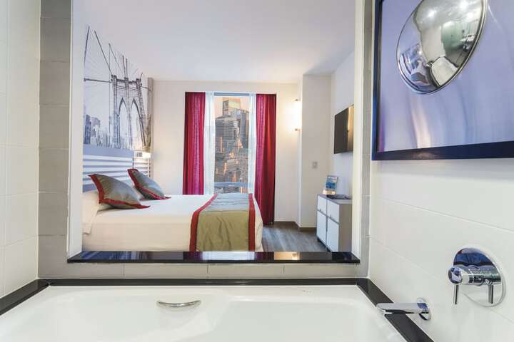 Room 34 of 108