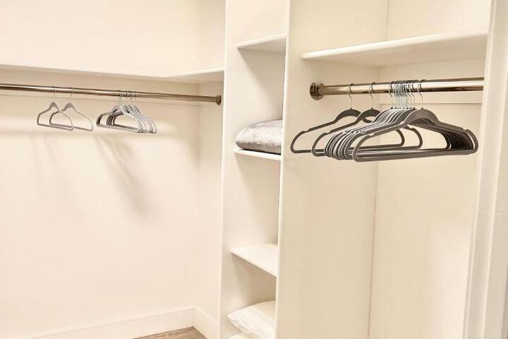 Modern 2 Bed Furnished Apartment in Quincy