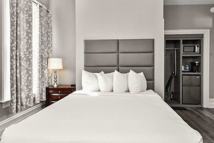 Captain Wohlt Inn Bed & Breakfast