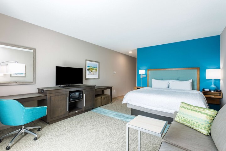 Room 17 of 28
