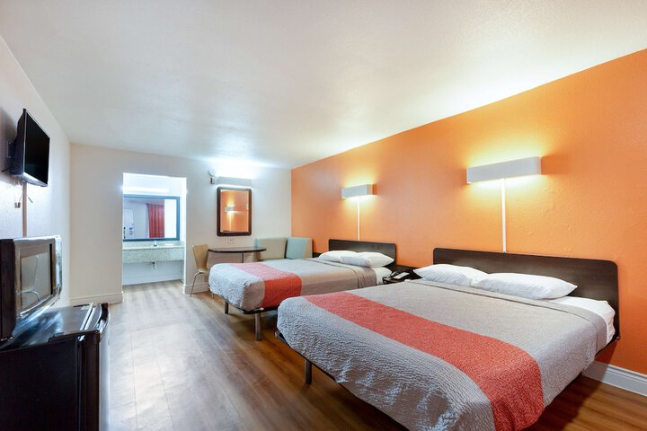 Room 22 of 37