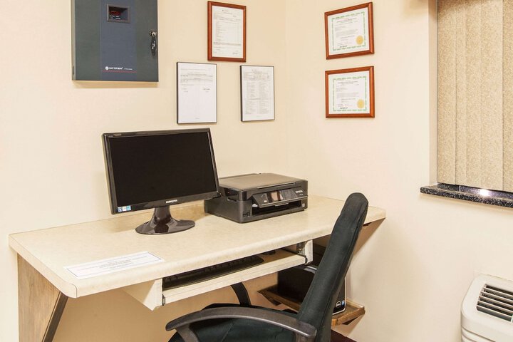 Business Center 20 of 20