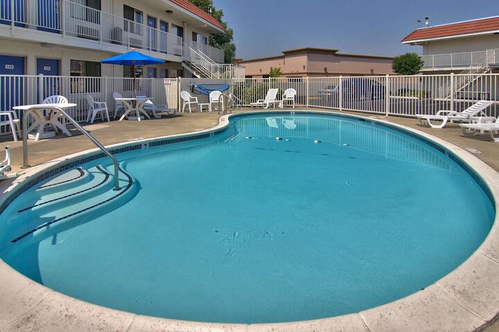Pool 11 of 29