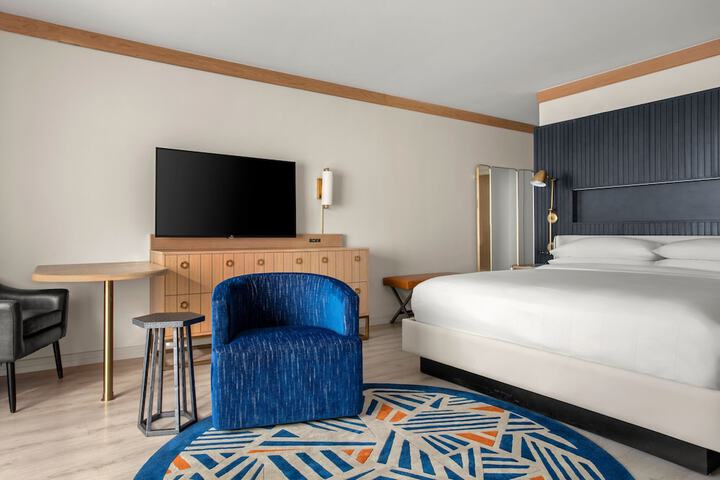 Room 44 of 106