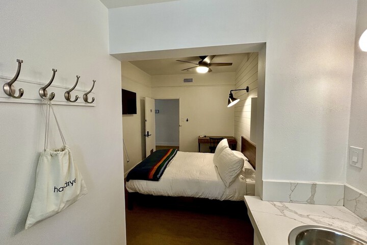 Room 9 of 26