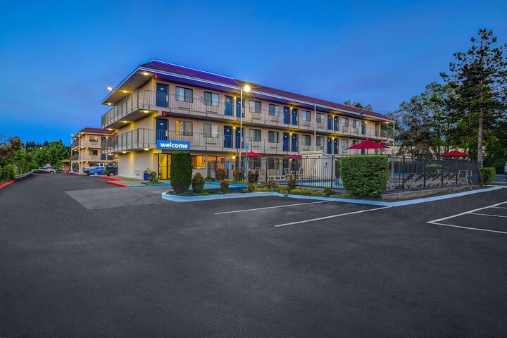 Motel 6 Kirkland WA - North Kirkland