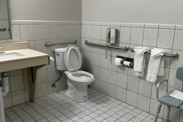 Room 15 of 40