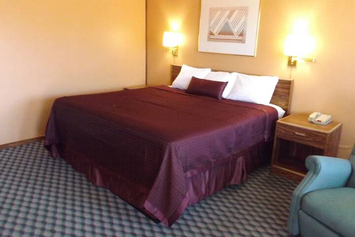 Room 6 of 32