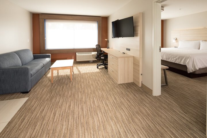 Room 22 of 37