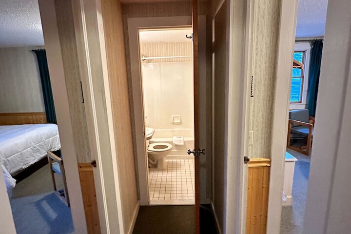 Room 1 of 7