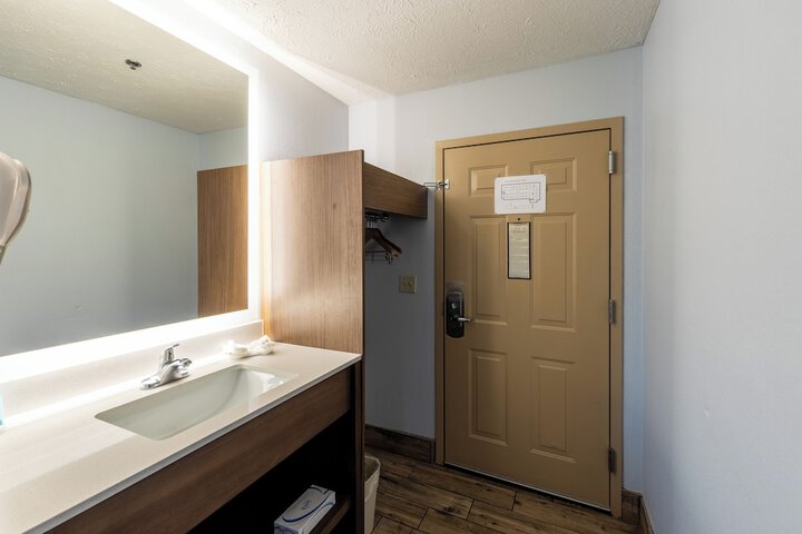 Room 41 of 59