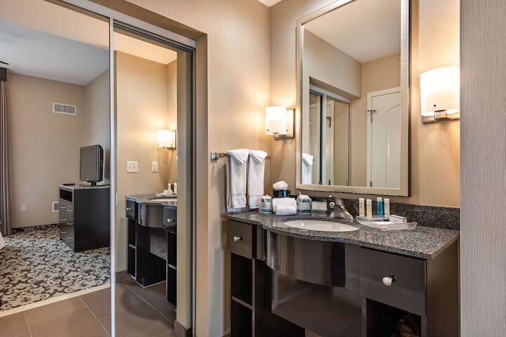 Homewood Suites by Hilton Oxnard / Camarillo