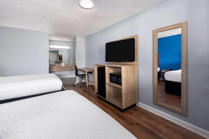 Super 8 by Wyndham Portsmouth - Norfolk