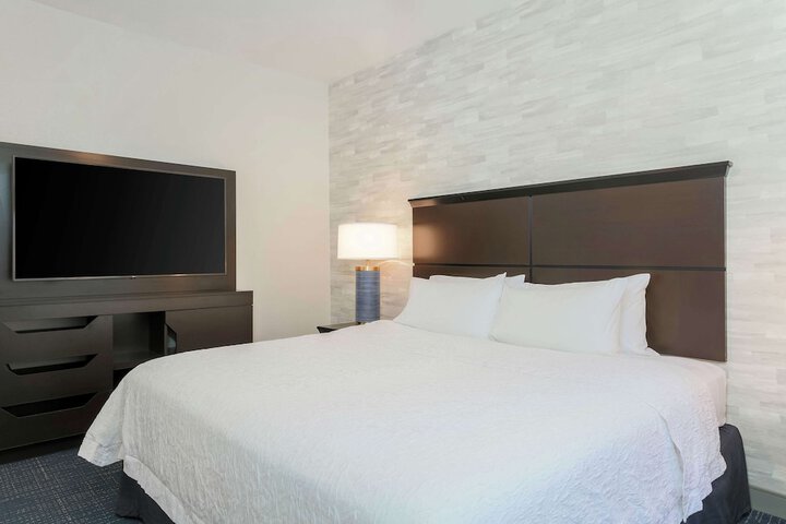 Room 32 of 53