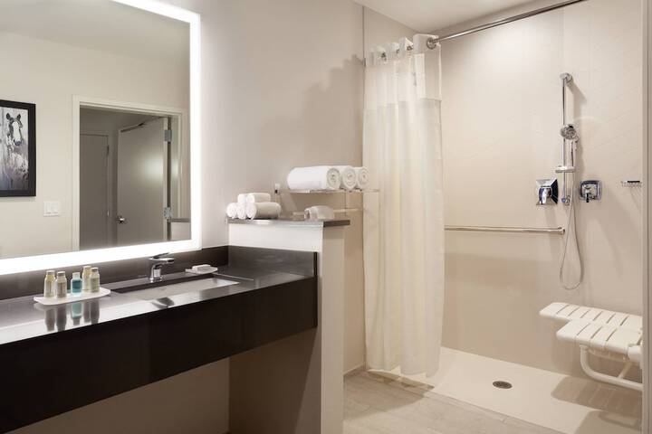 Room 17 of 21