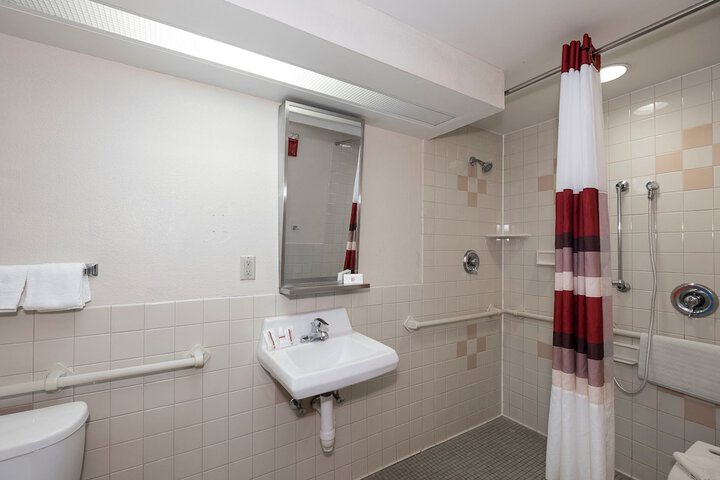 Room 12 of 32