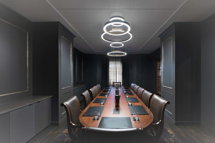 Hotel Fort Des Moines Curio Collection by Hilton