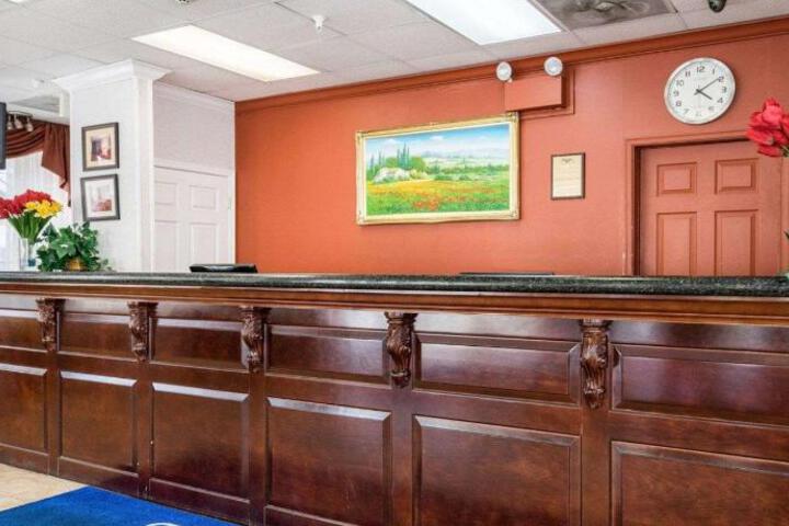 Rodeway Inn University