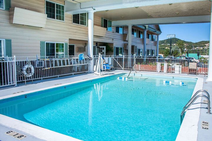 Pool 4 of 27
