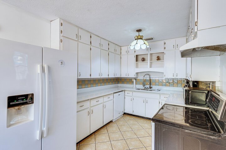 Steps to Beach: Carrabelle Family Home w / Patio!