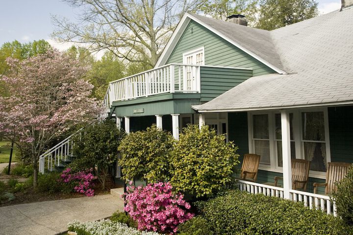 1906 Pine Crest Inn