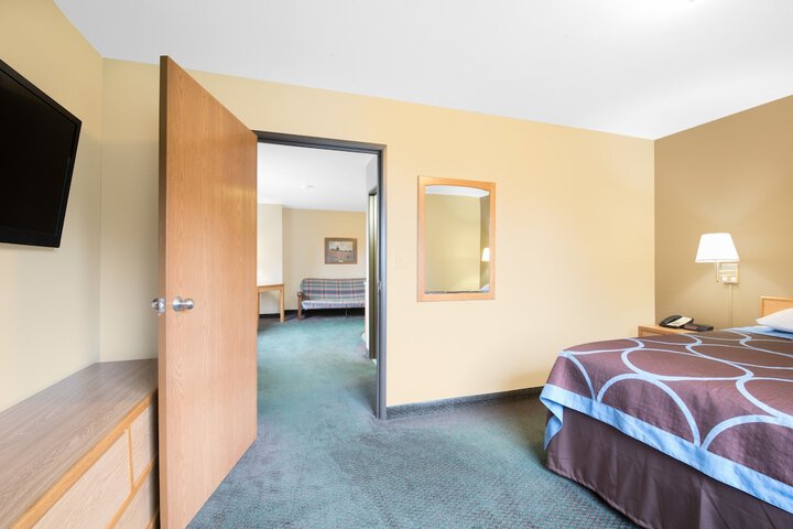 Room 6 of 15