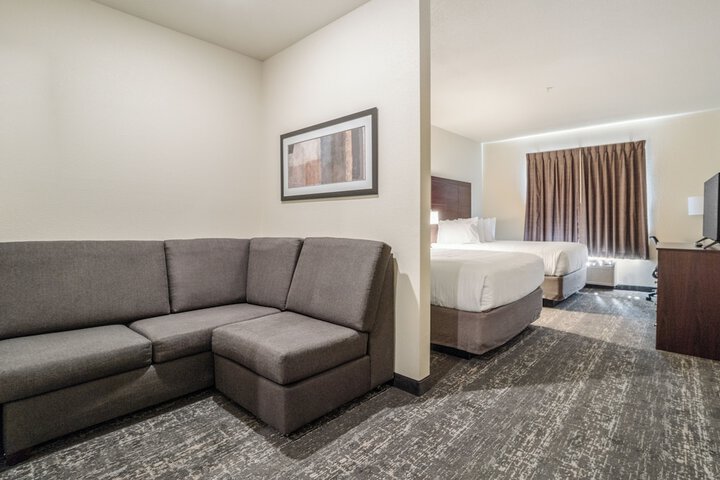 Cobblestone Hotel & Suites - Newport