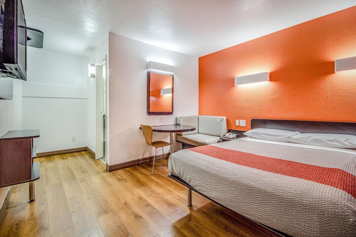 Motel 6 Conroe TX